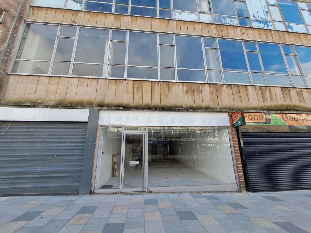 Retail/Shop in Plymouth - photo 2