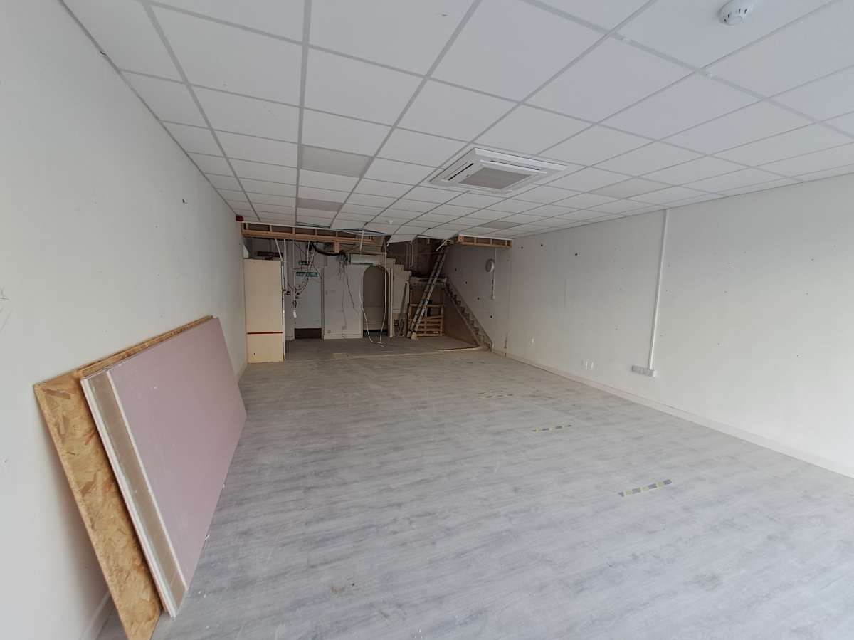 Retail/Shop in Plymouth - photo 3