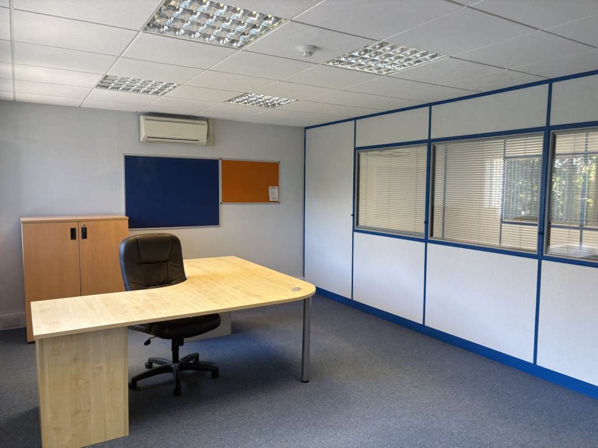 Retail/Shop in Southampton - photo 2