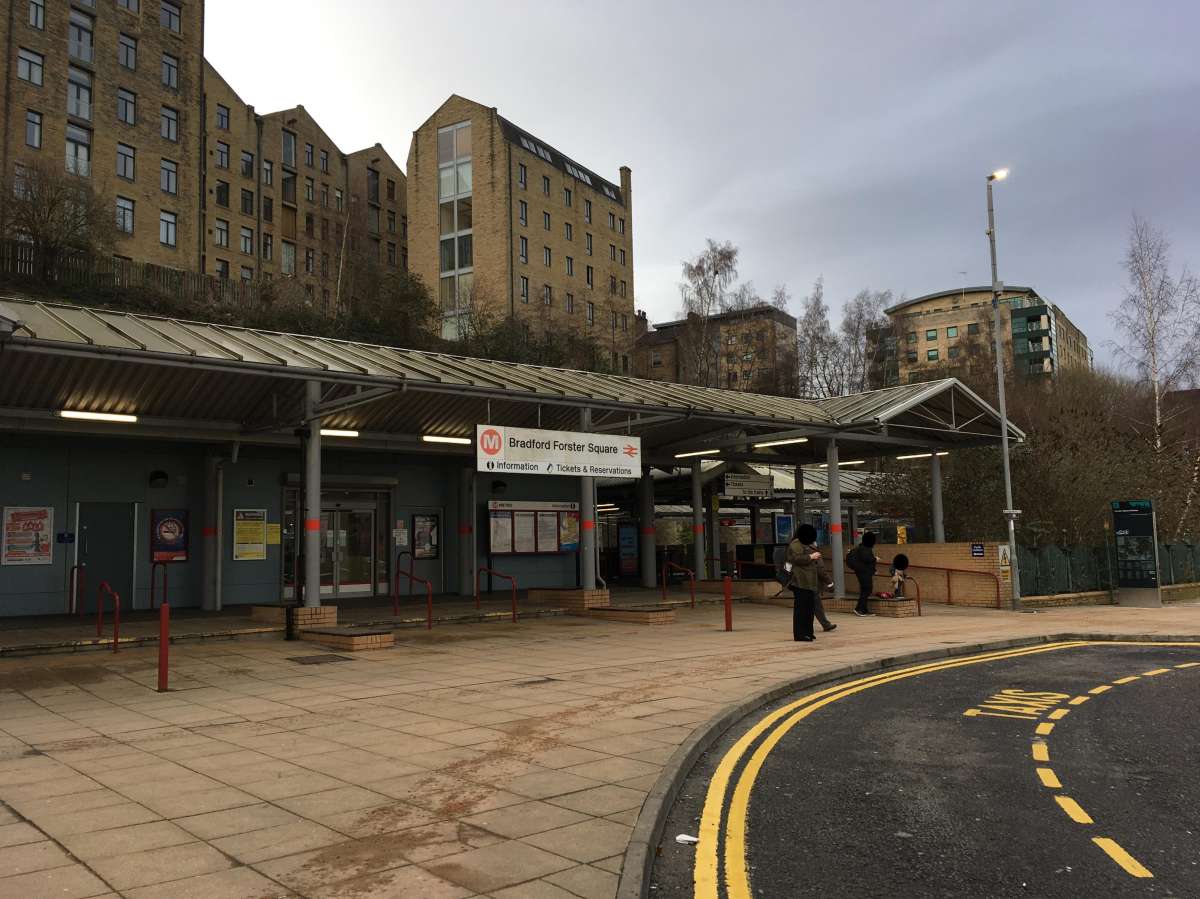 Retail/Shop in Bradford - photo 2