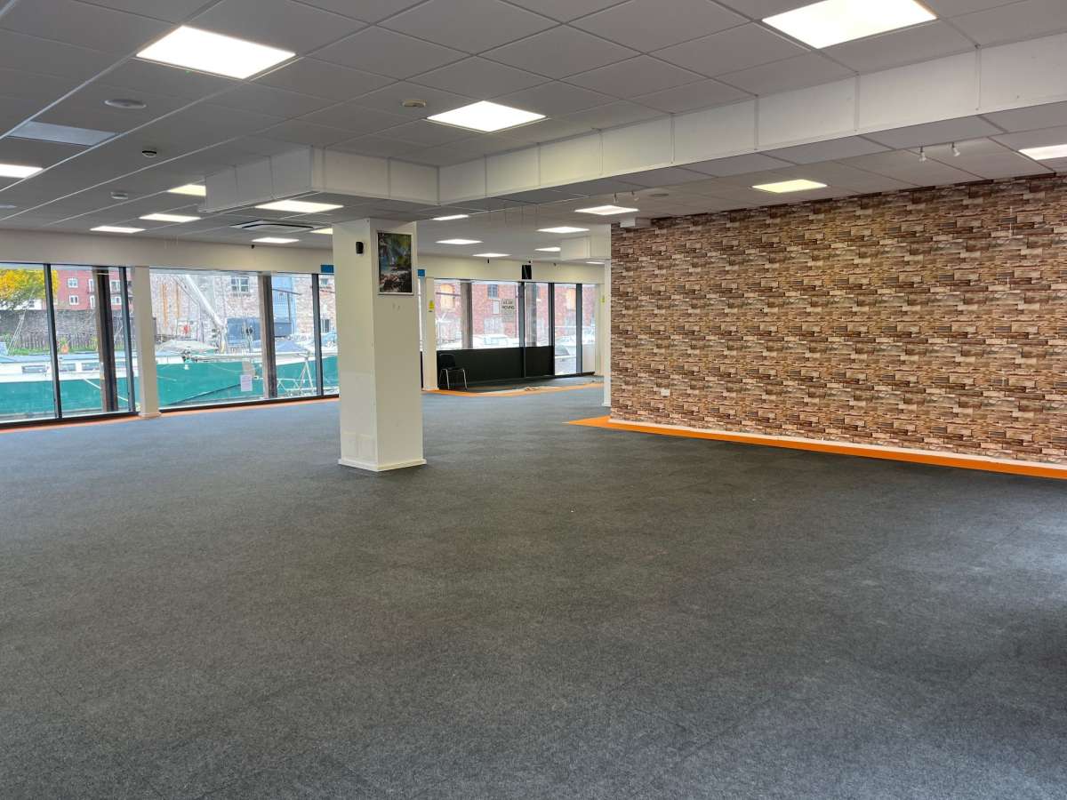 Retail/Shop in Exeter - photo 2