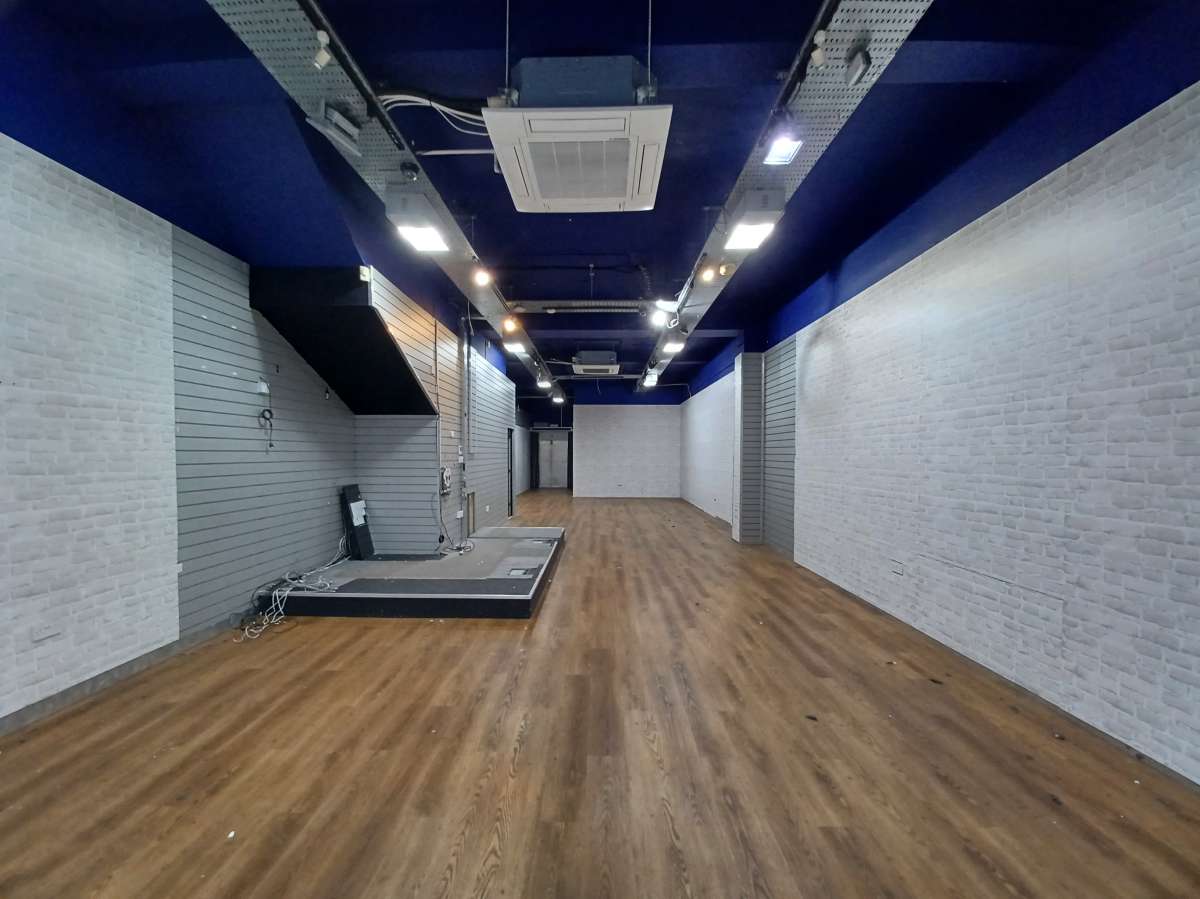 Retail/Shop in Plymouth - photo 2