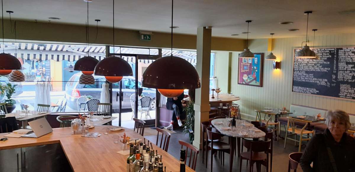 Retail/Shop in Deal - photo 2