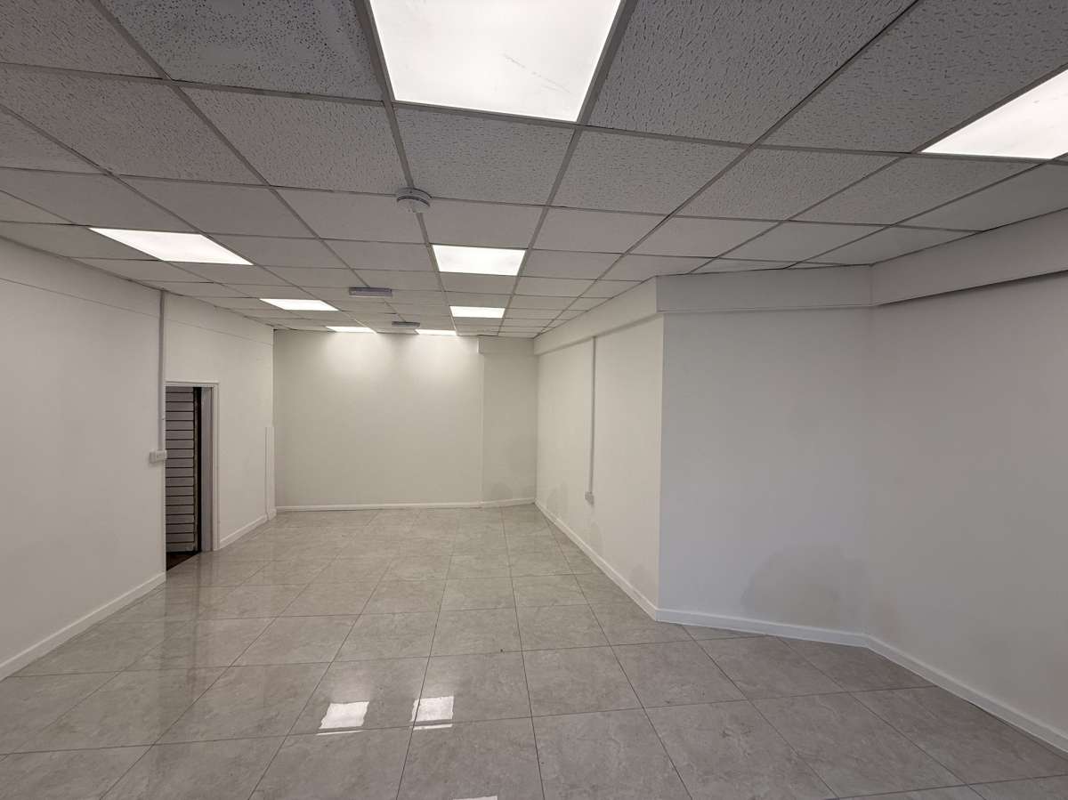 Retail/Shop in Wakefield - photo 3