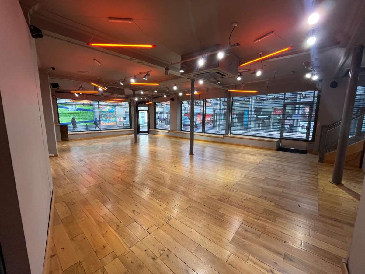 Retail/Shop in Leicester - photo 2