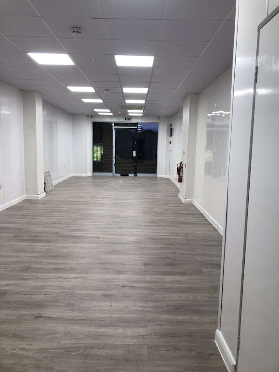 Retail/Shop in Guildford - photo 4