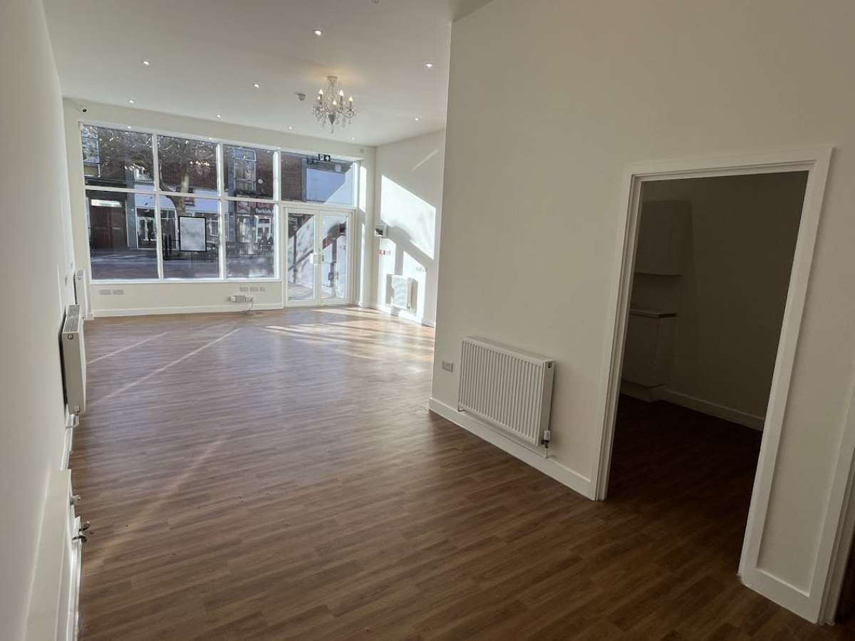 Retail/Shop in Havant - photo 4