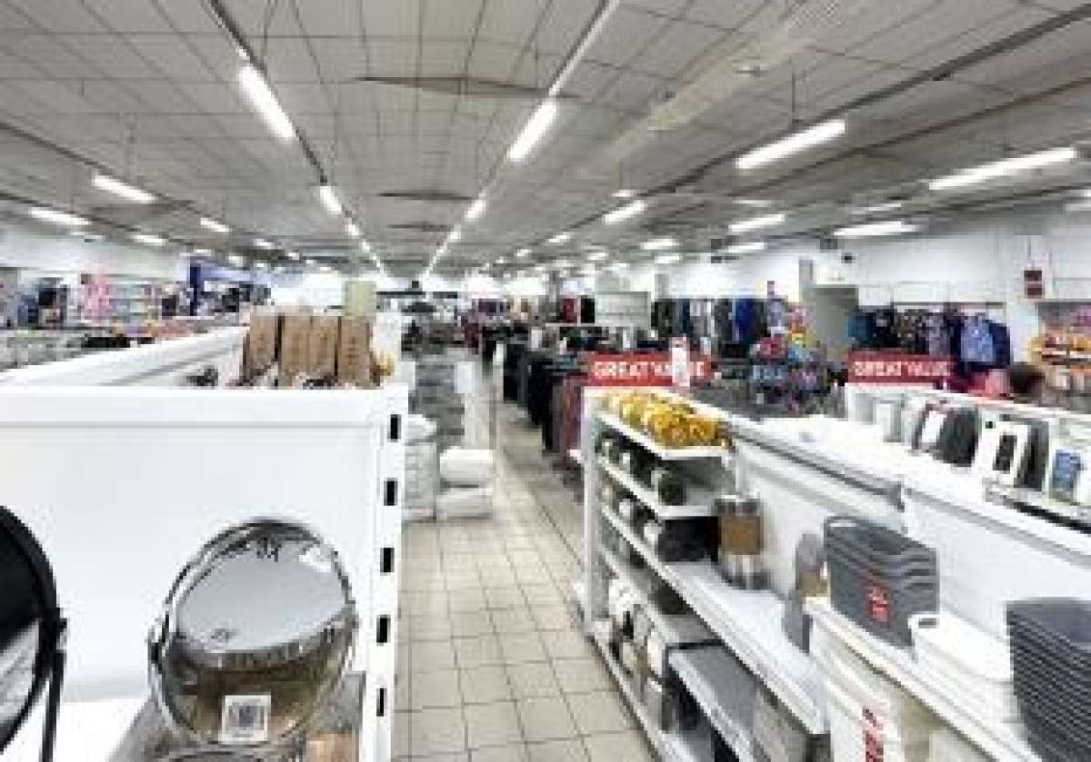 Retail/Shop in Bampton - photo 2