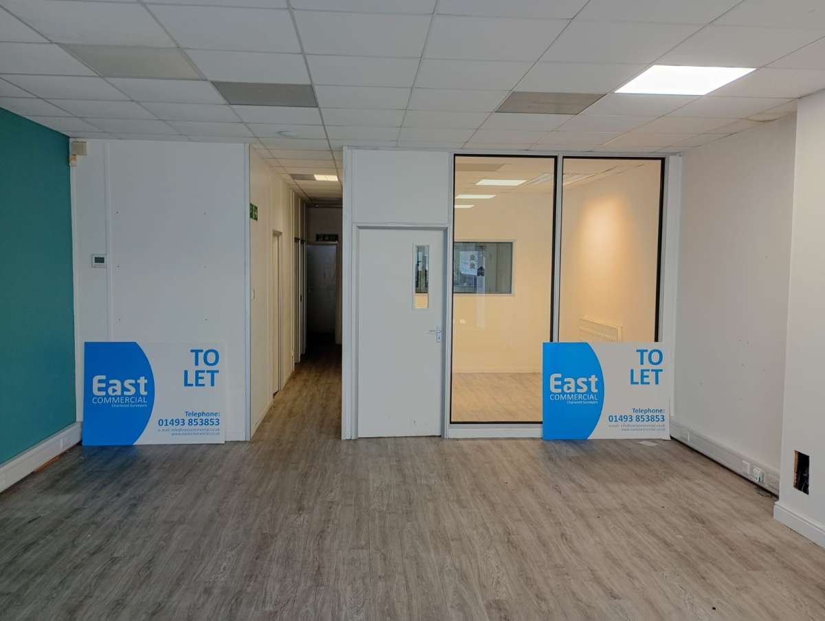 Retail/Shop in Lowestoft - photo 2