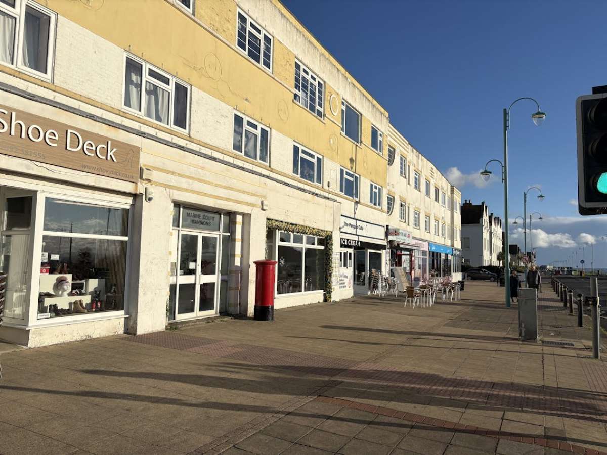 Retail/Shop in Lee-on-Solent - photo 2