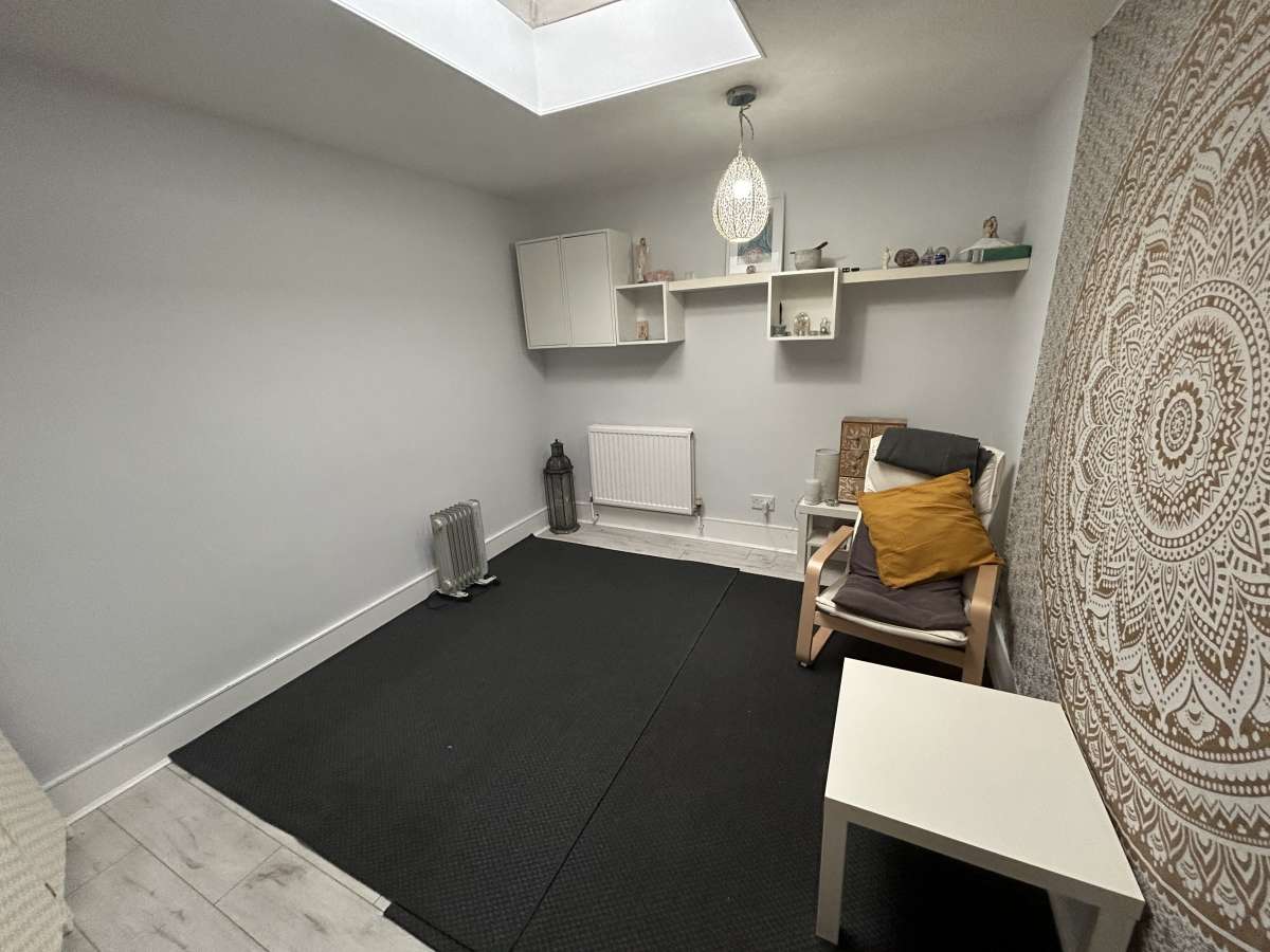 Retail/Shop in Didsbury - photo 4