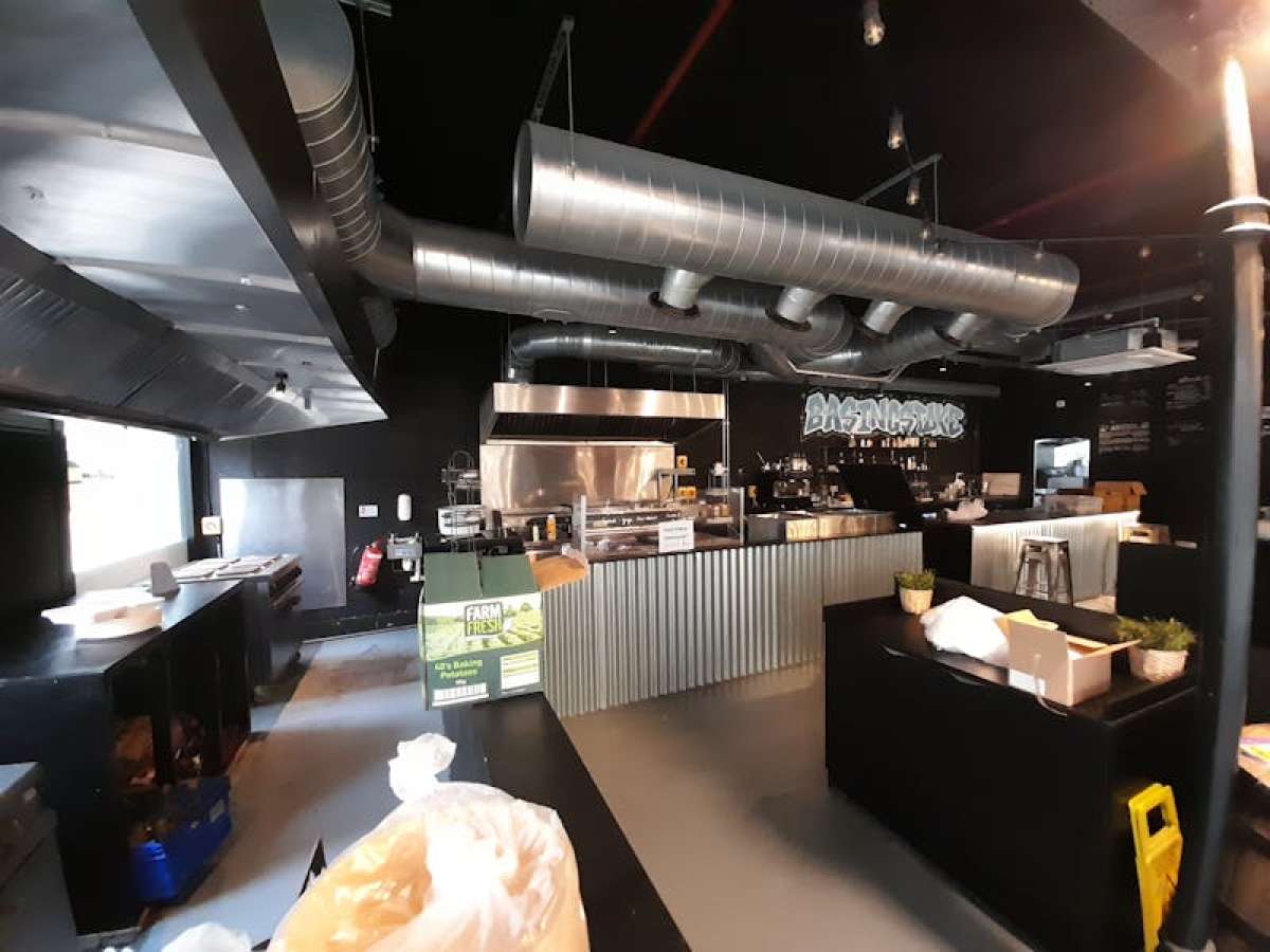 Retail/Shop in Basingstoke - photo 3