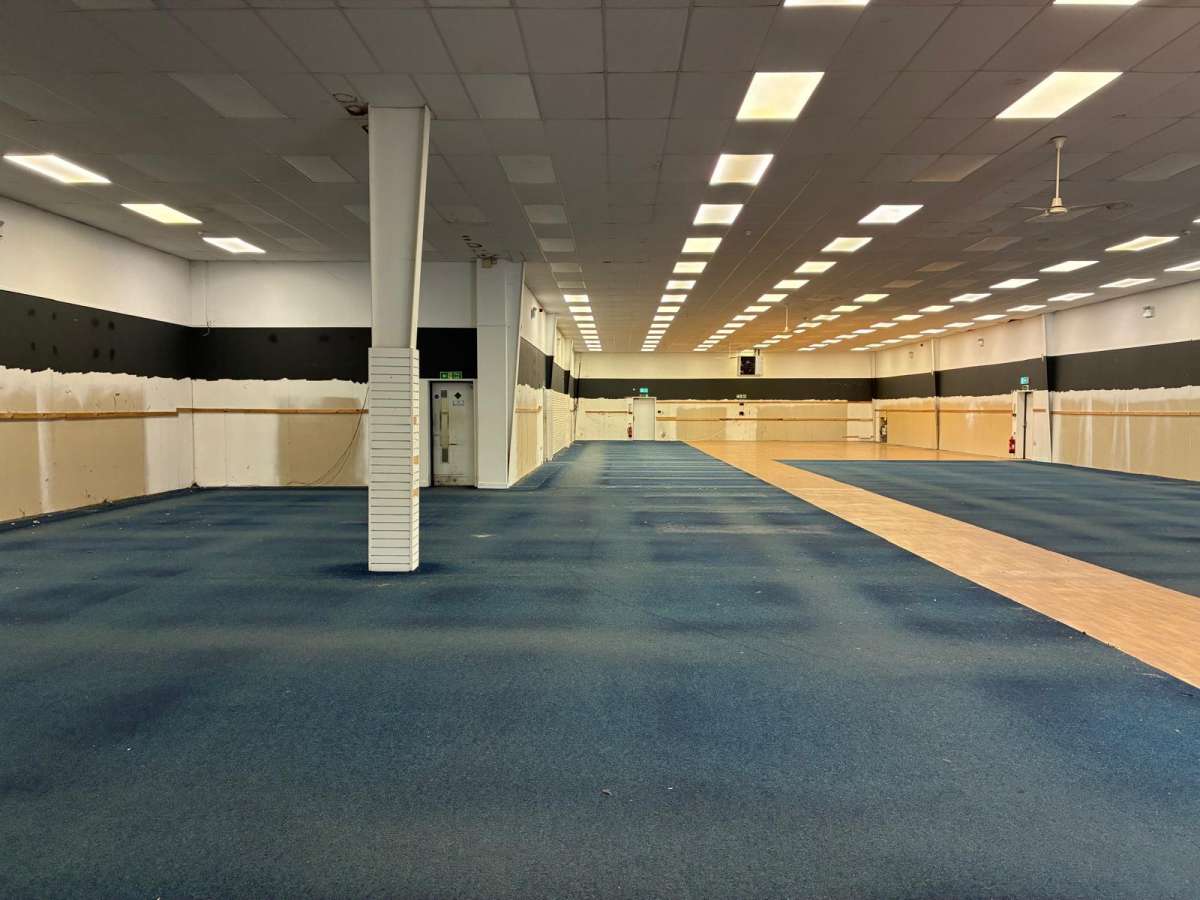 Retail/Shop in March - photo 4