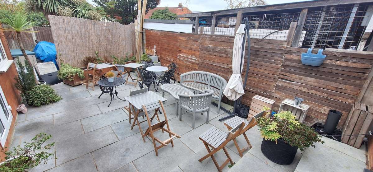 Retail/Shop in Chessington - photo 2