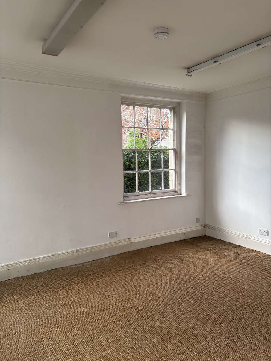 Retail/Shop in Warminster - photo 2