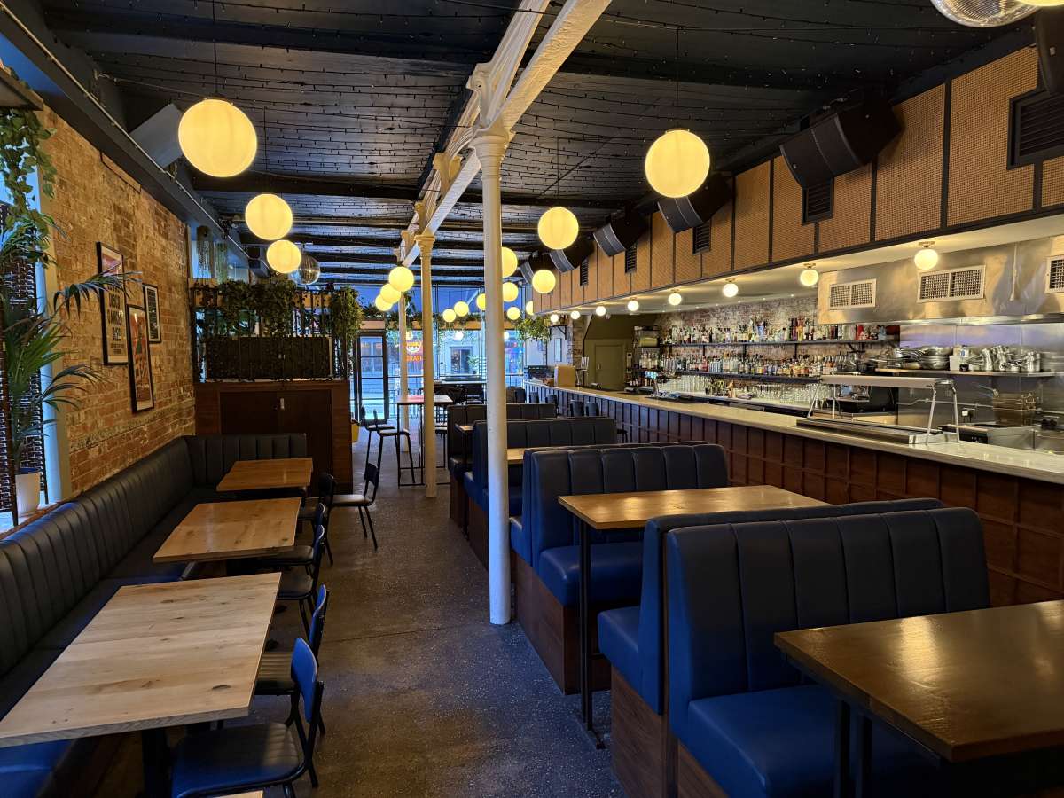 Retail/Shop in Leeds - photo 2