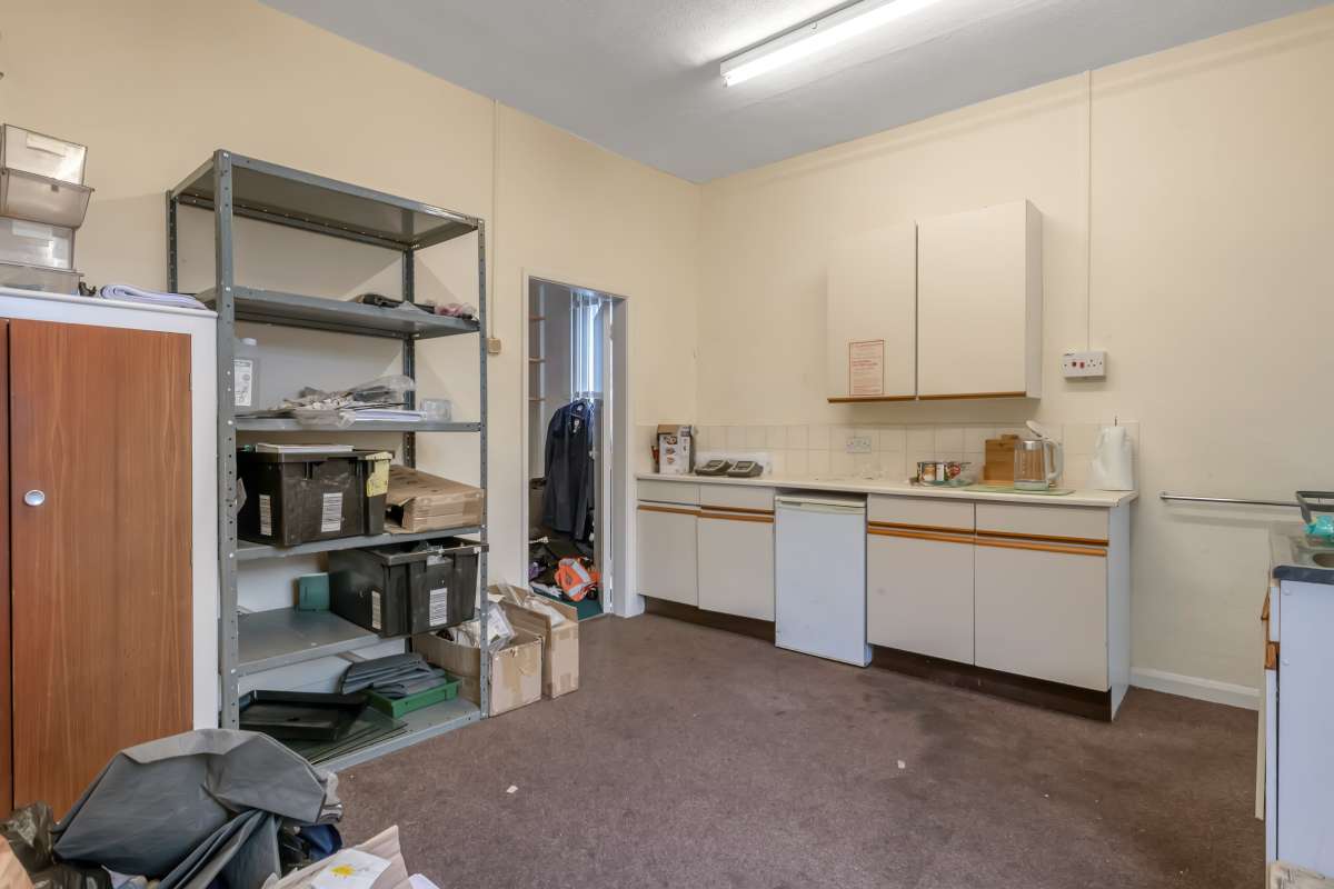 Retail/Shop in Arnold - photo 3