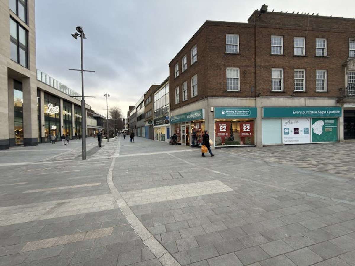 Retail/Shop in Woking - photo 4