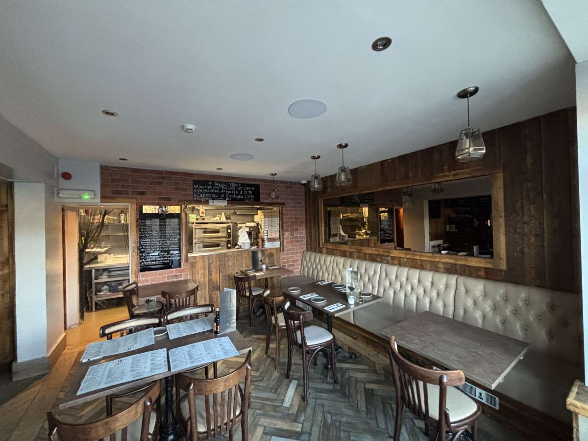 Retail/Shop in Greetland - photo 3