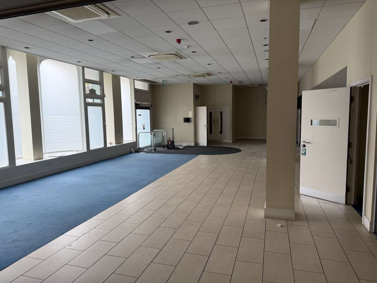 Retail/Shop in Halifax - photo 4