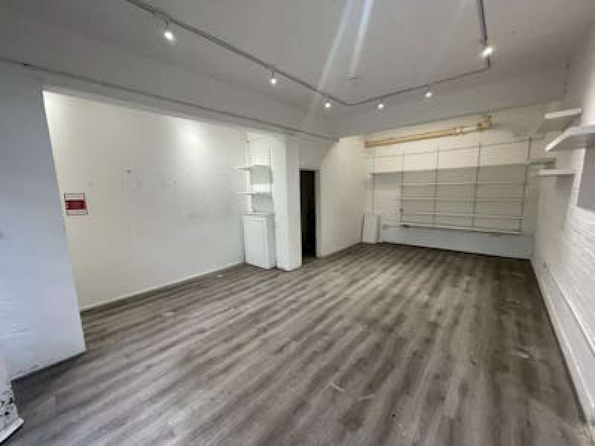 Retail/Shop in London - photo 3