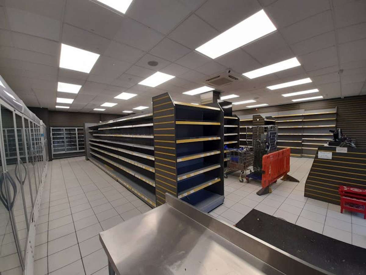 Retail/Shop in Basingstoke - photo 2