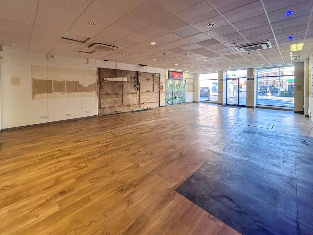 Retail/Shop in Bournemouth - photo 2