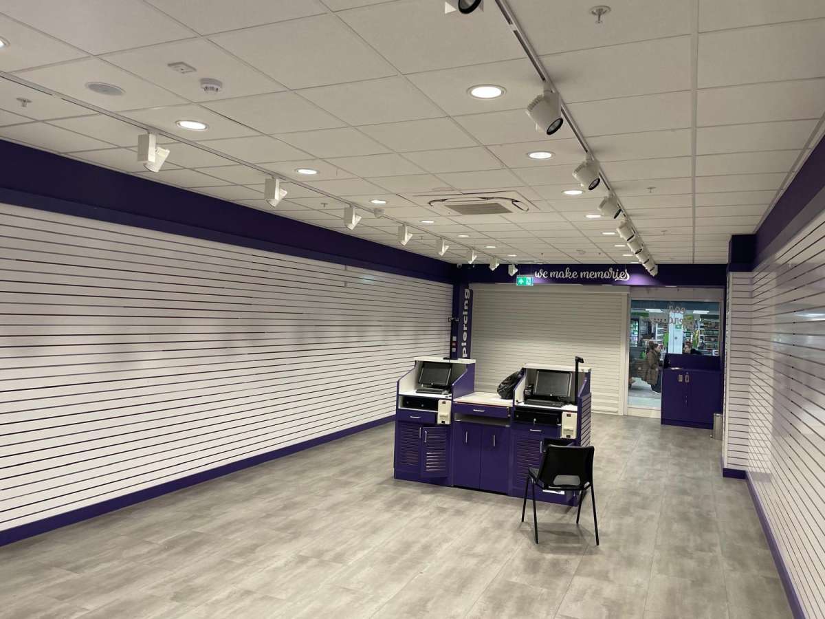 Retail/Shop in Swindon - photo 3