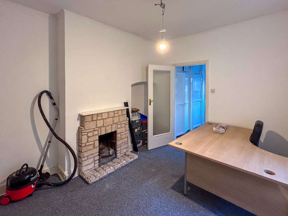 Retail/Shop in Bournemouth - photo 4