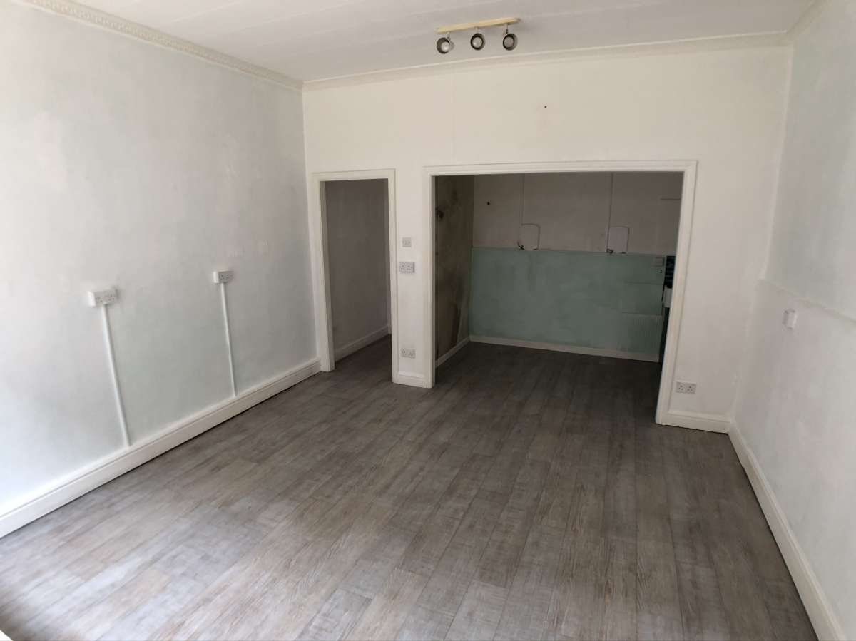 Retail/Shop in Huddersfield - photo 3