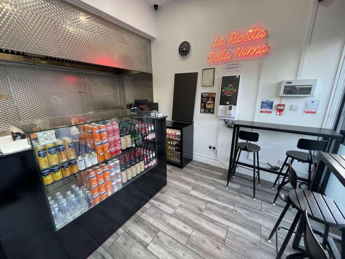 Retail/Shop in Bournemouth - photo 3