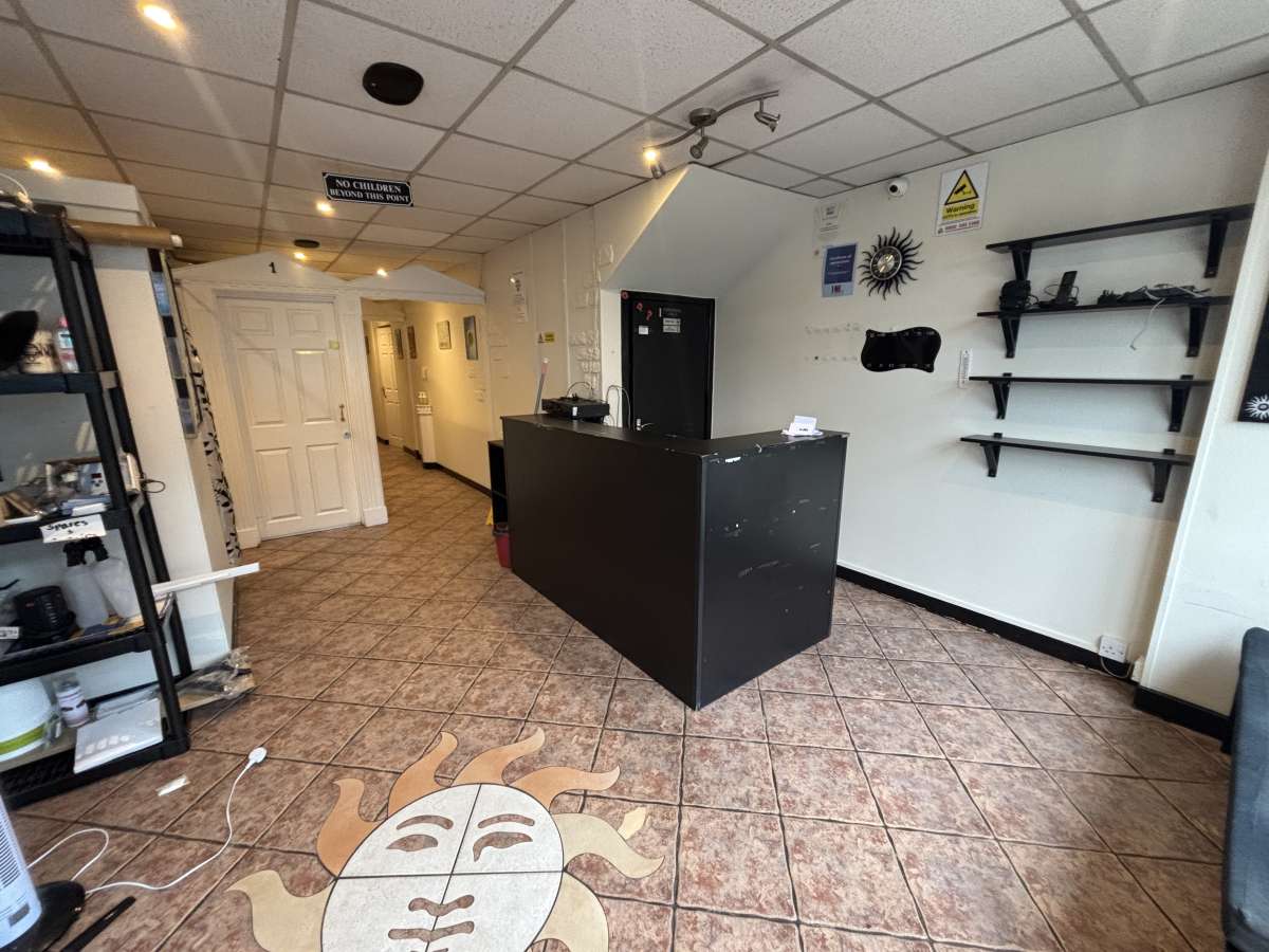 Retail/Shop in Garforth - photo 3