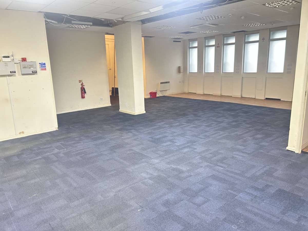 Retail/Shop in Hucclecote - photo 3