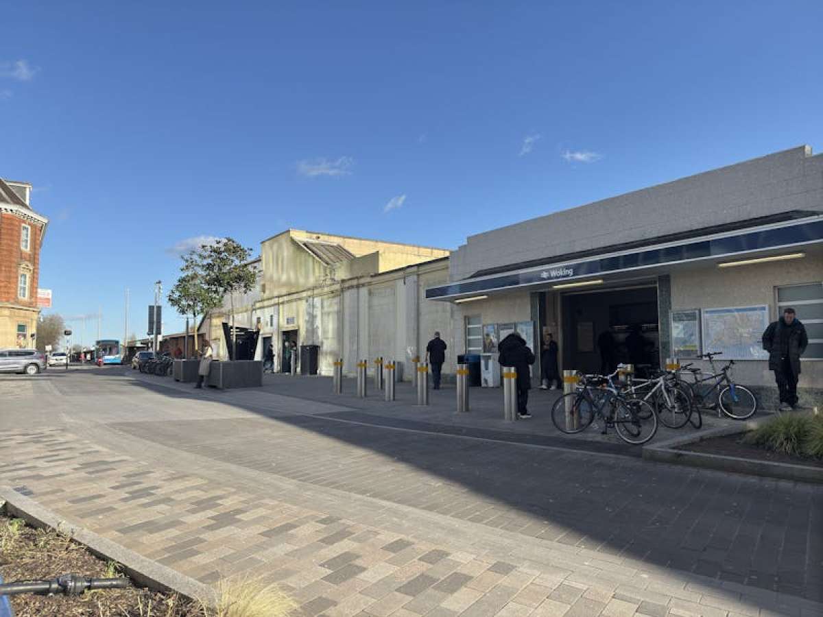 Retail/Shop in Woking - photo 3