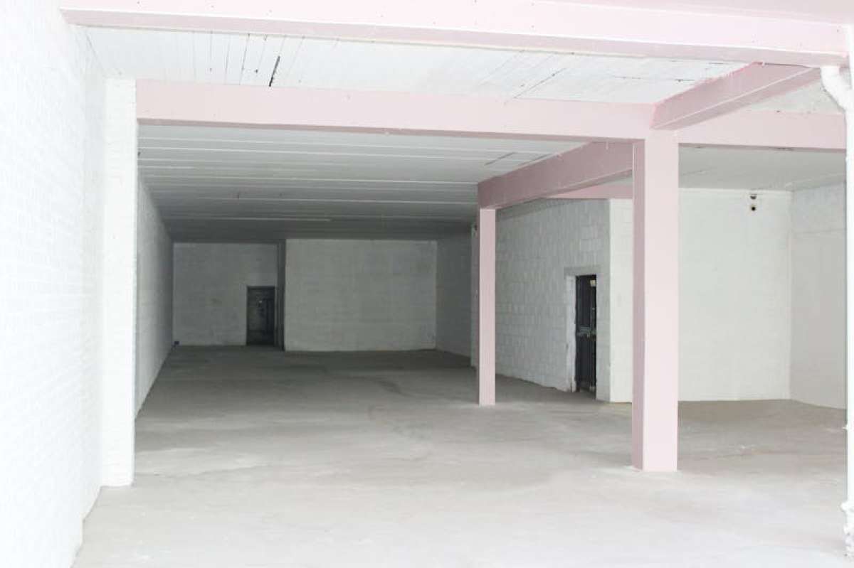 Retail/Shop in Weybridge - photo 3