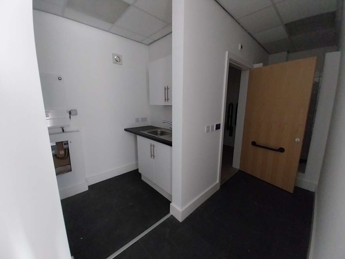 Retail/Shop in Bourne - photo 4