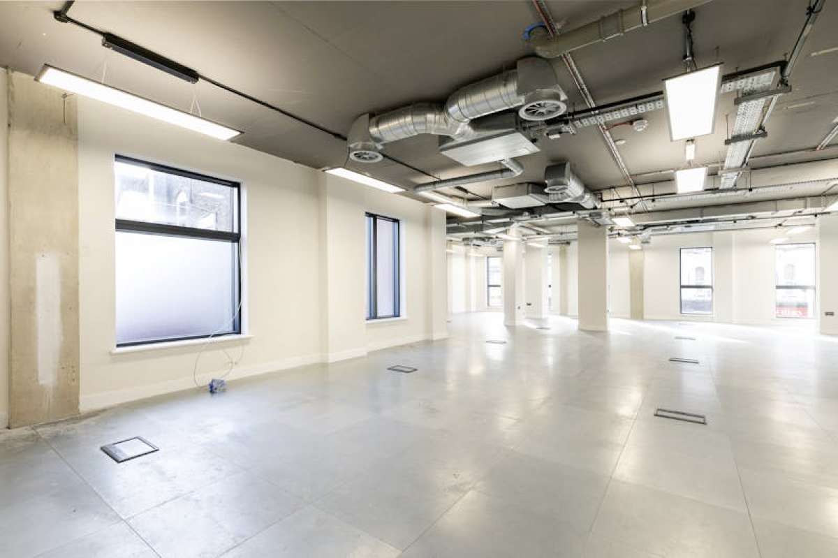 Retail/Shop in London - photo 3