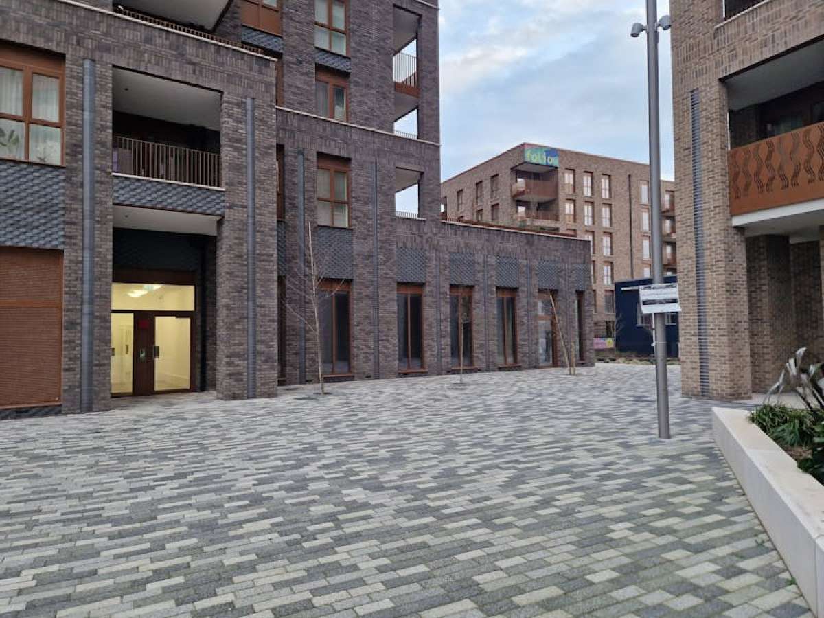 Retail/Shop in Barking - photo 4