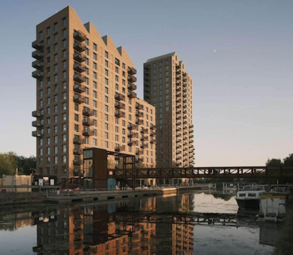 Retail/Shop in London - photo 2