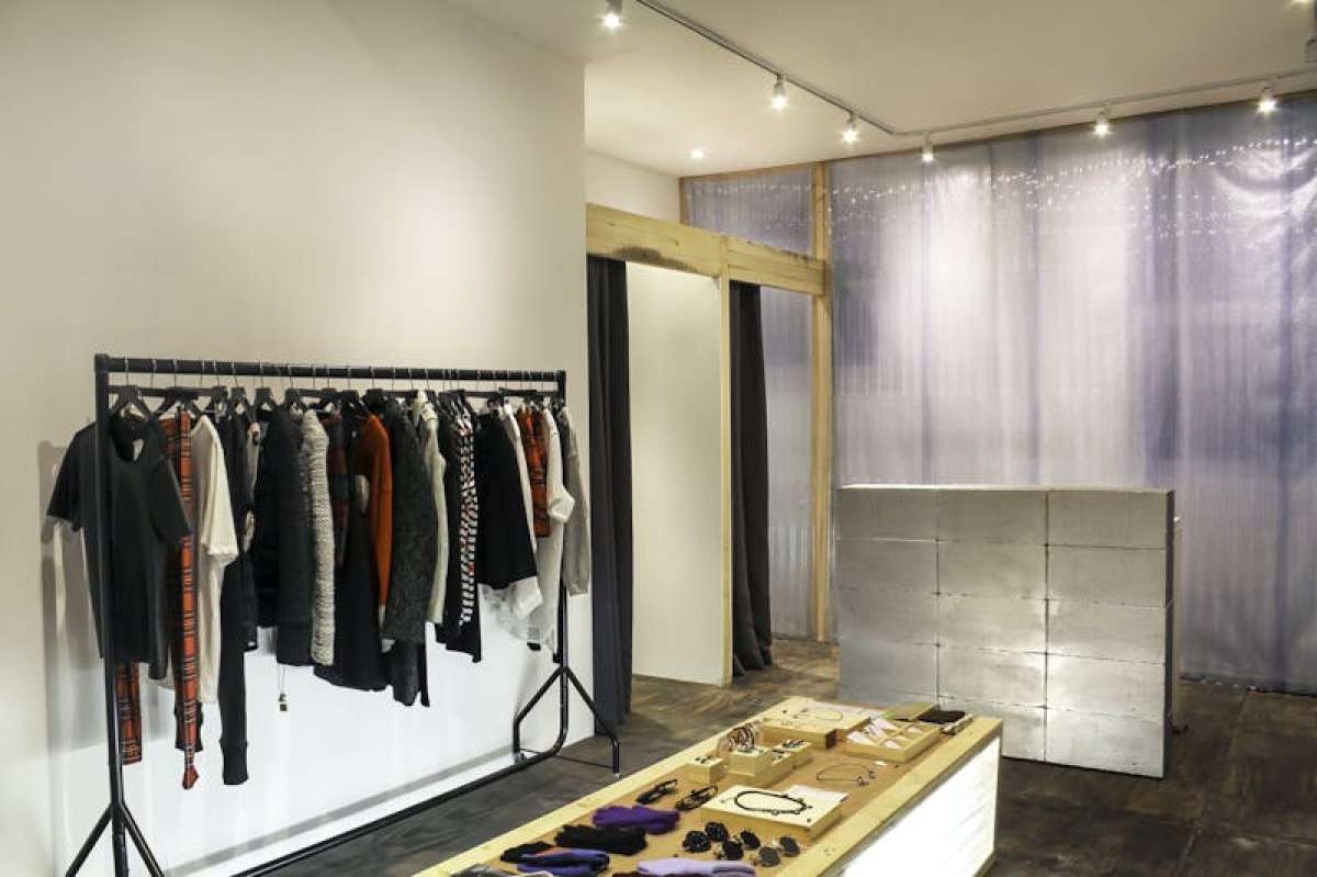 Retail/Shop in London - photo 3