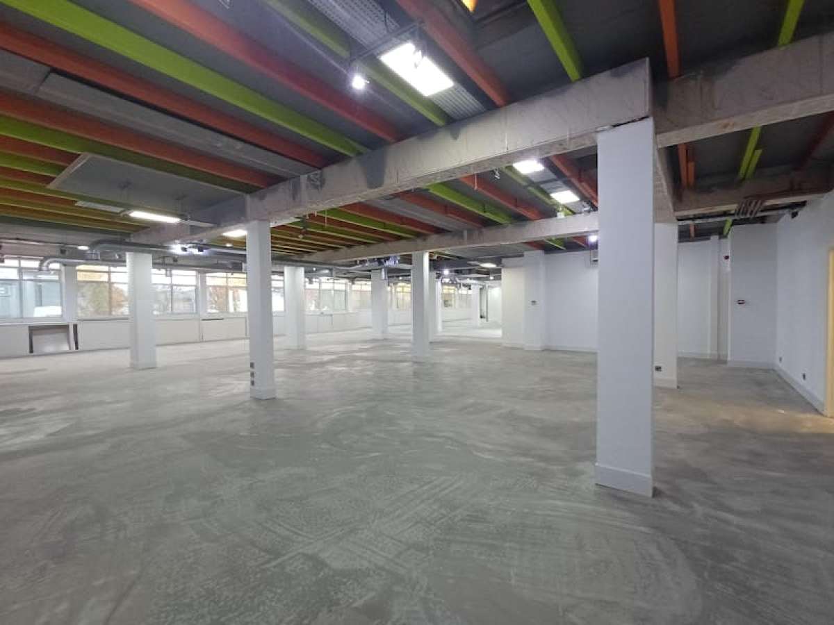 Retail/Shop in Crawley - photo 3