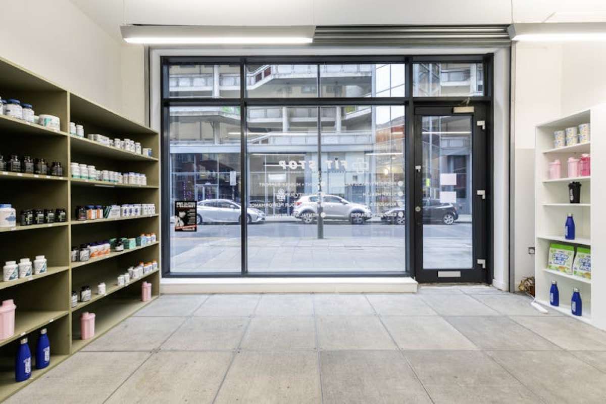 Retail/Shop in London - photo 3