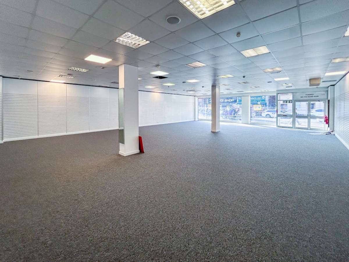 Retail/Shop in Bournemouth - photo 2