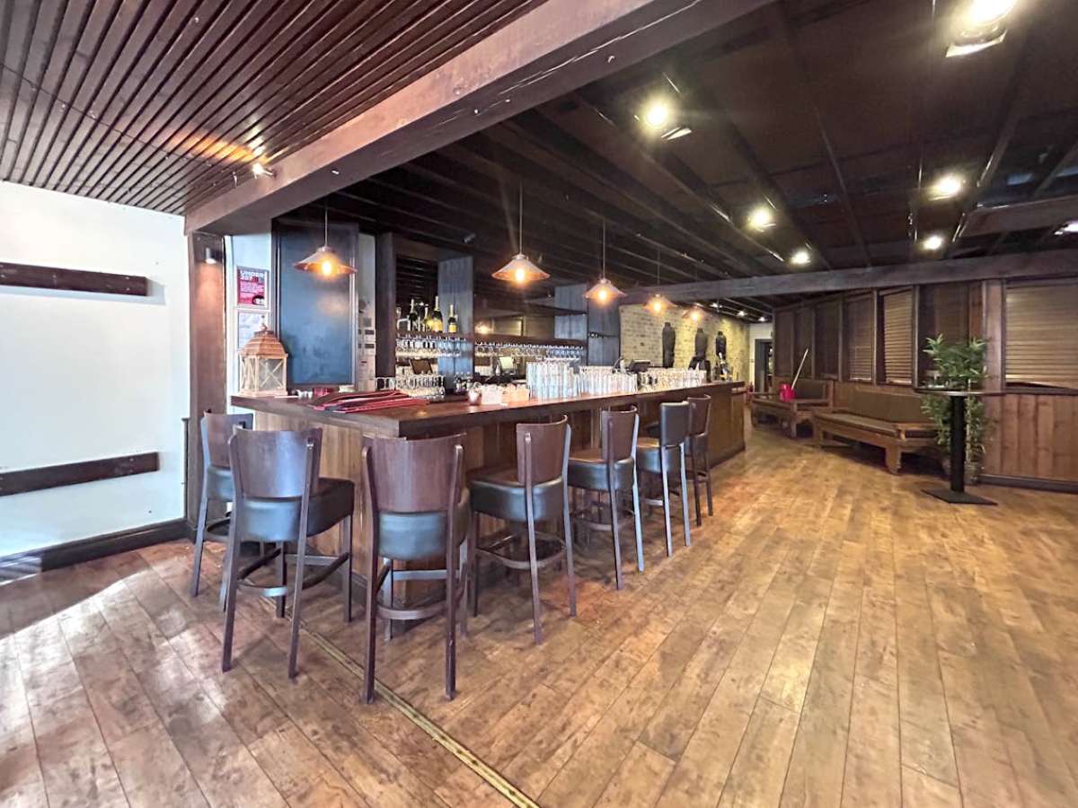 Retail/Shop in Bournemouth - photo 2