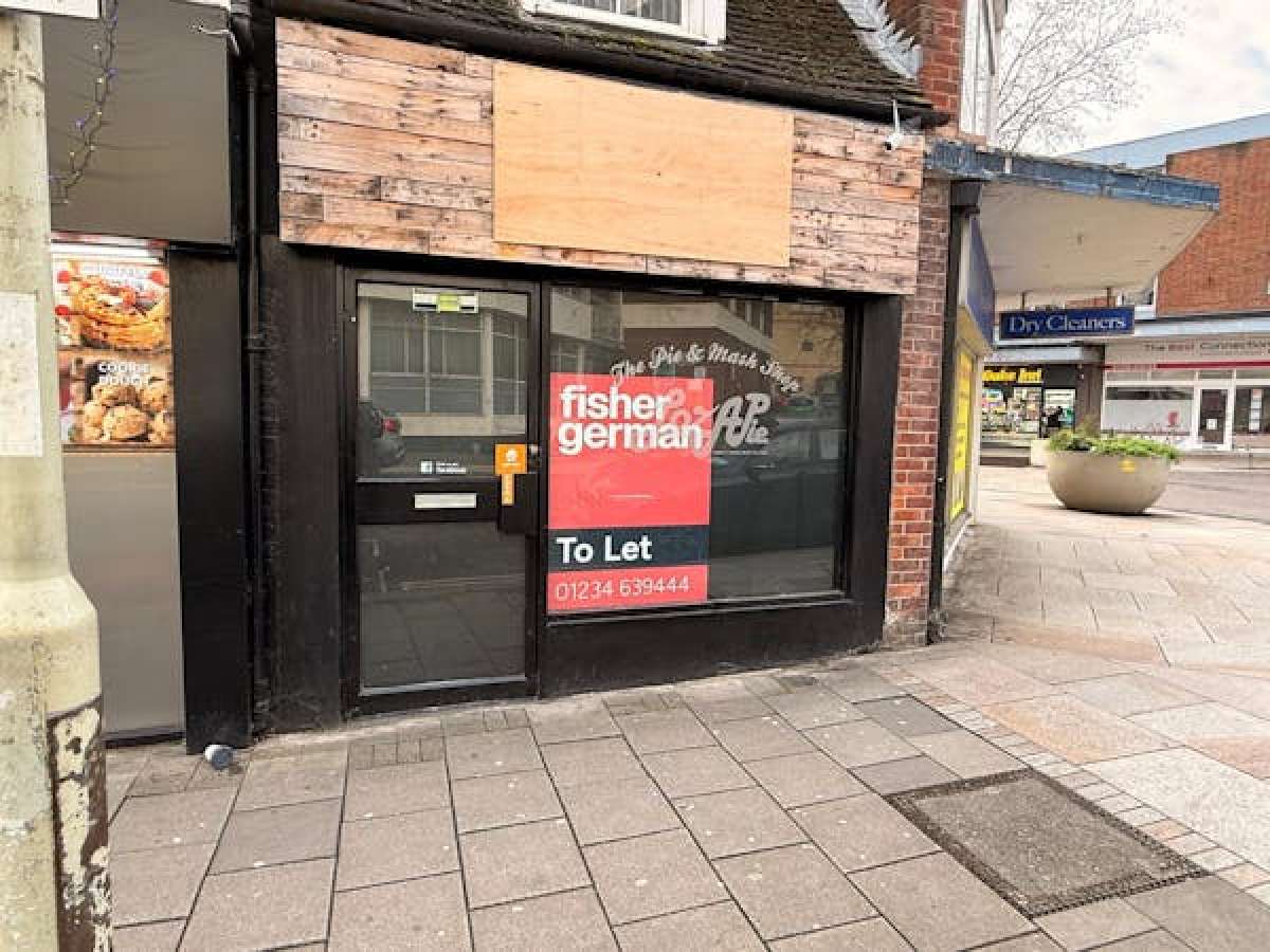 Retail/Shop in Bedford - photo 2