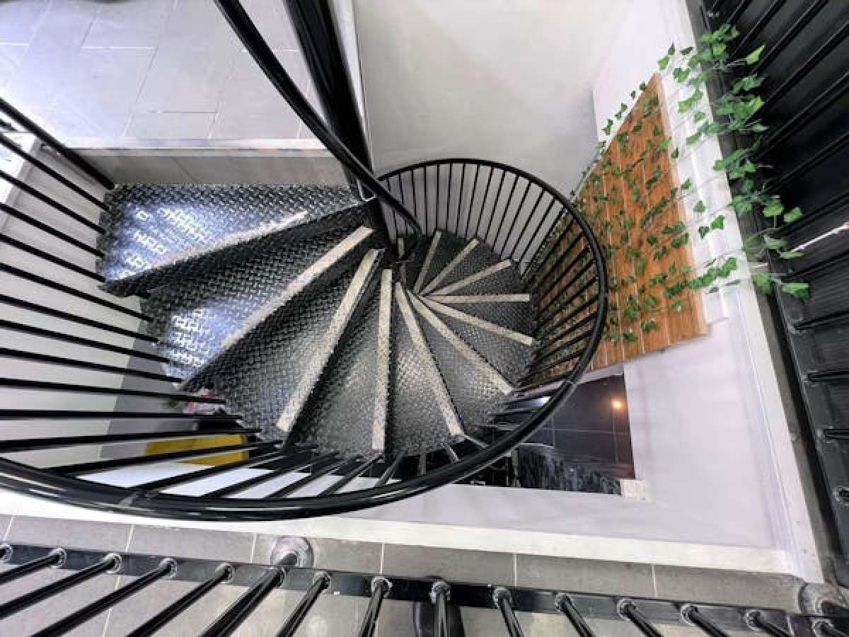 Retail/Shop in Bedford - photo 4