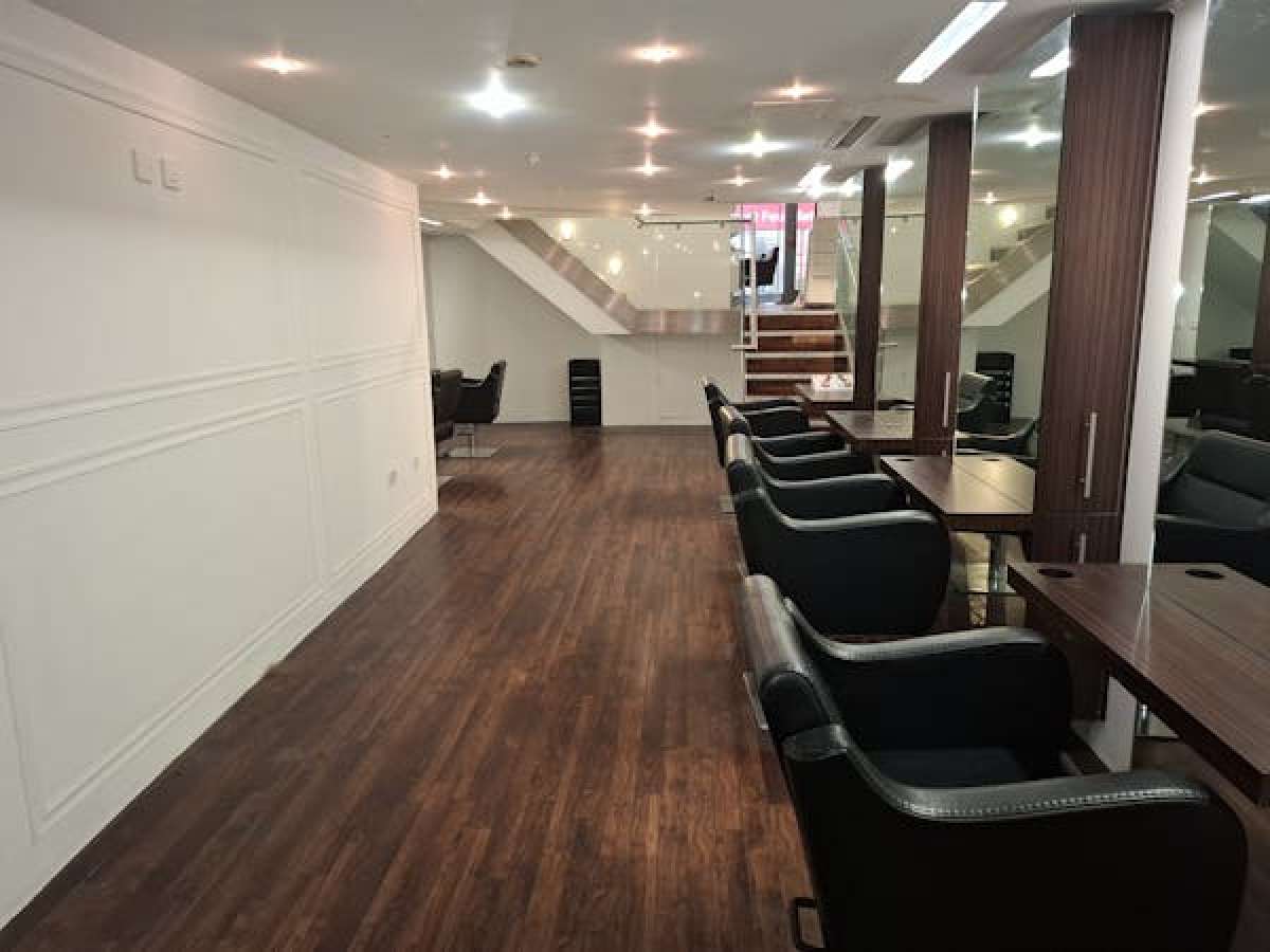 Retail/Shop in Worcester - photo 3