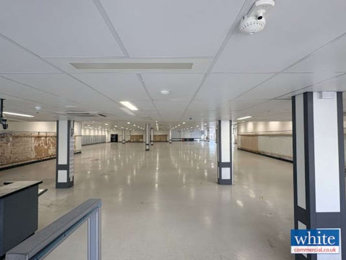 Retail/Shop in Bicester - photo 3