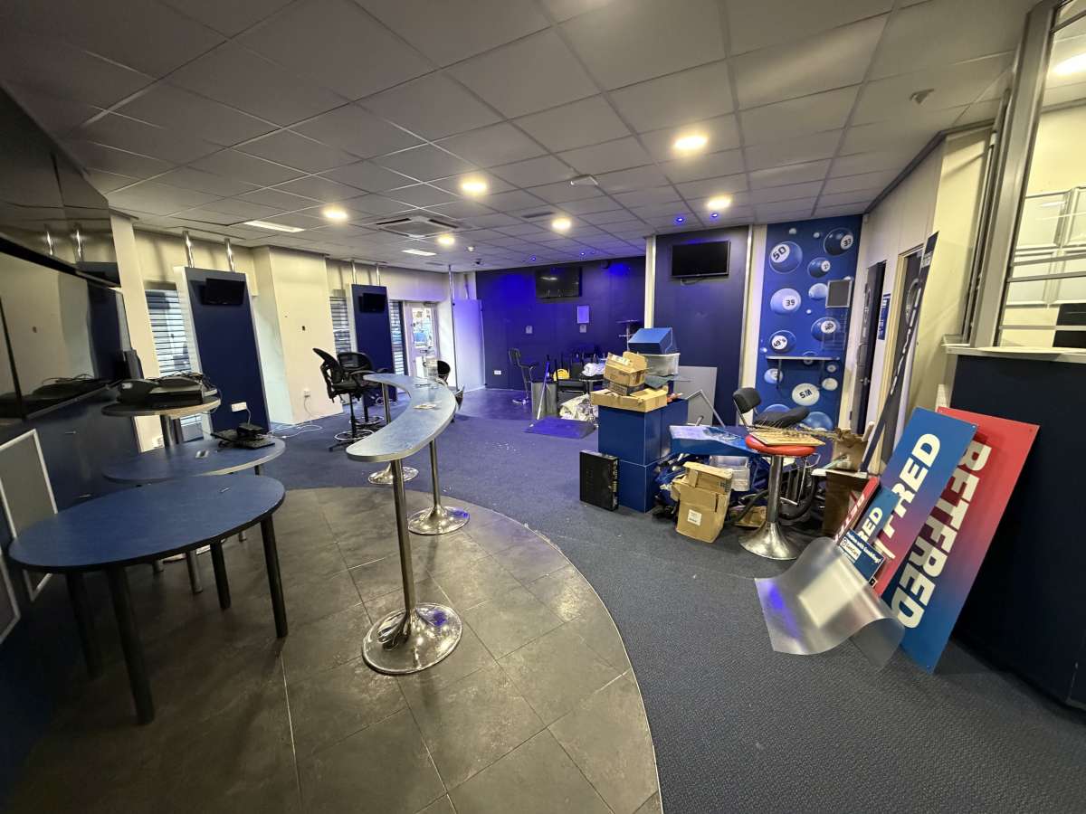 Retail/Shop in Salford - photo 2