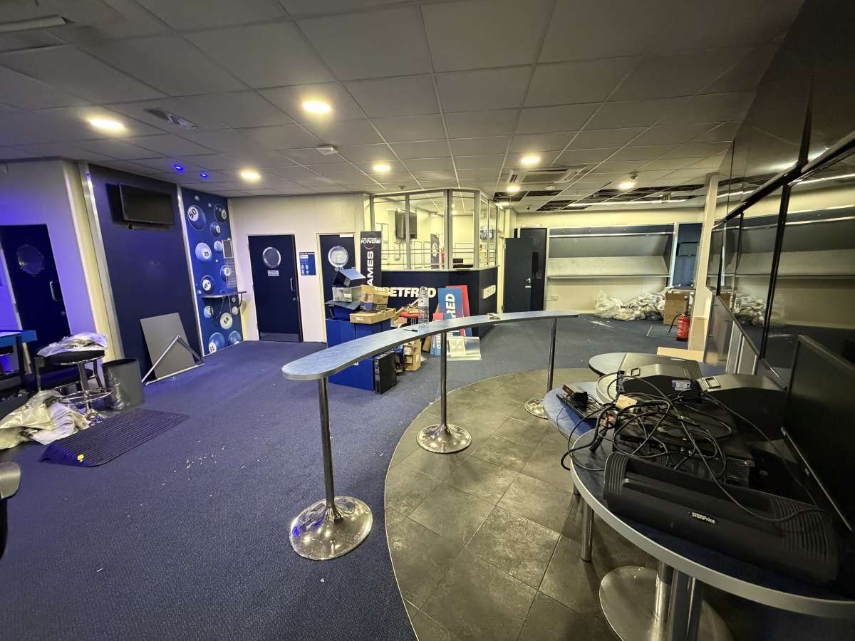 Retail/Shop in Salford - photo 3